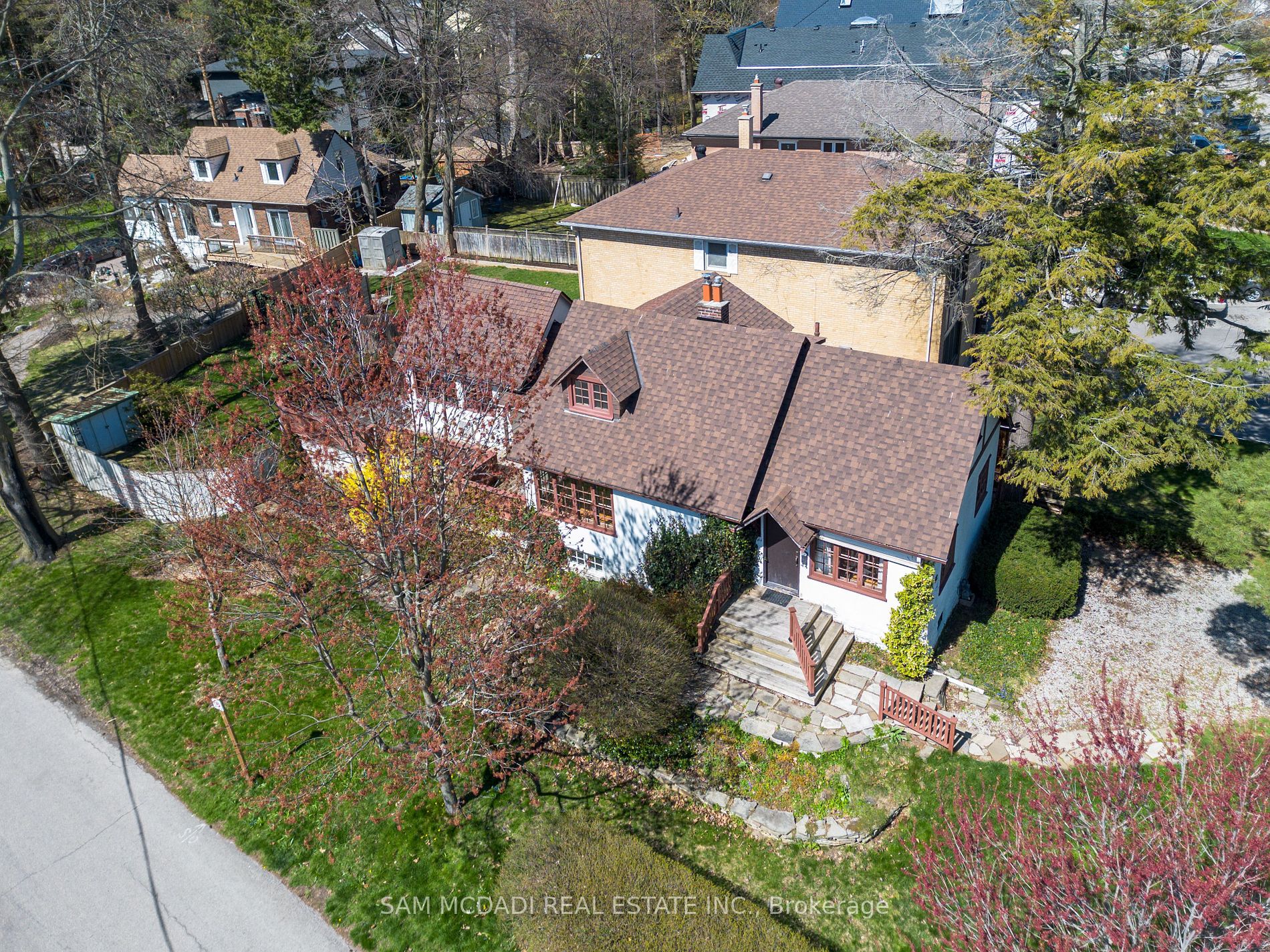 62 Maple Avenue S