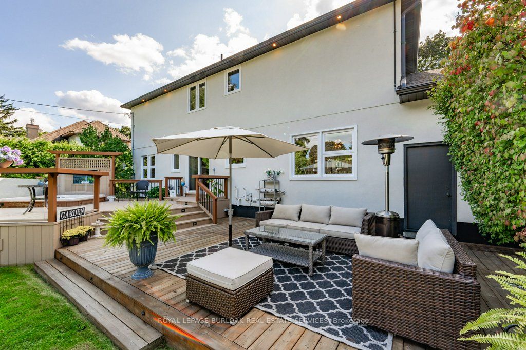 891 Kingsway Drive