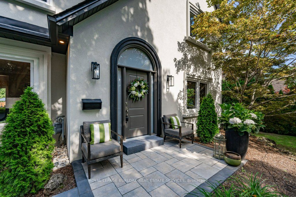 891 Kingsway Drive