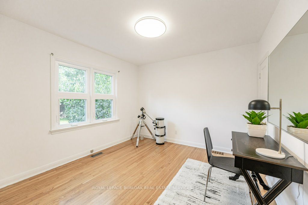 891 Kingsway Drive