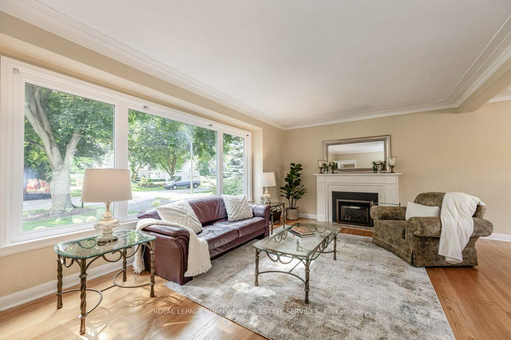 891 Kingsway Drive