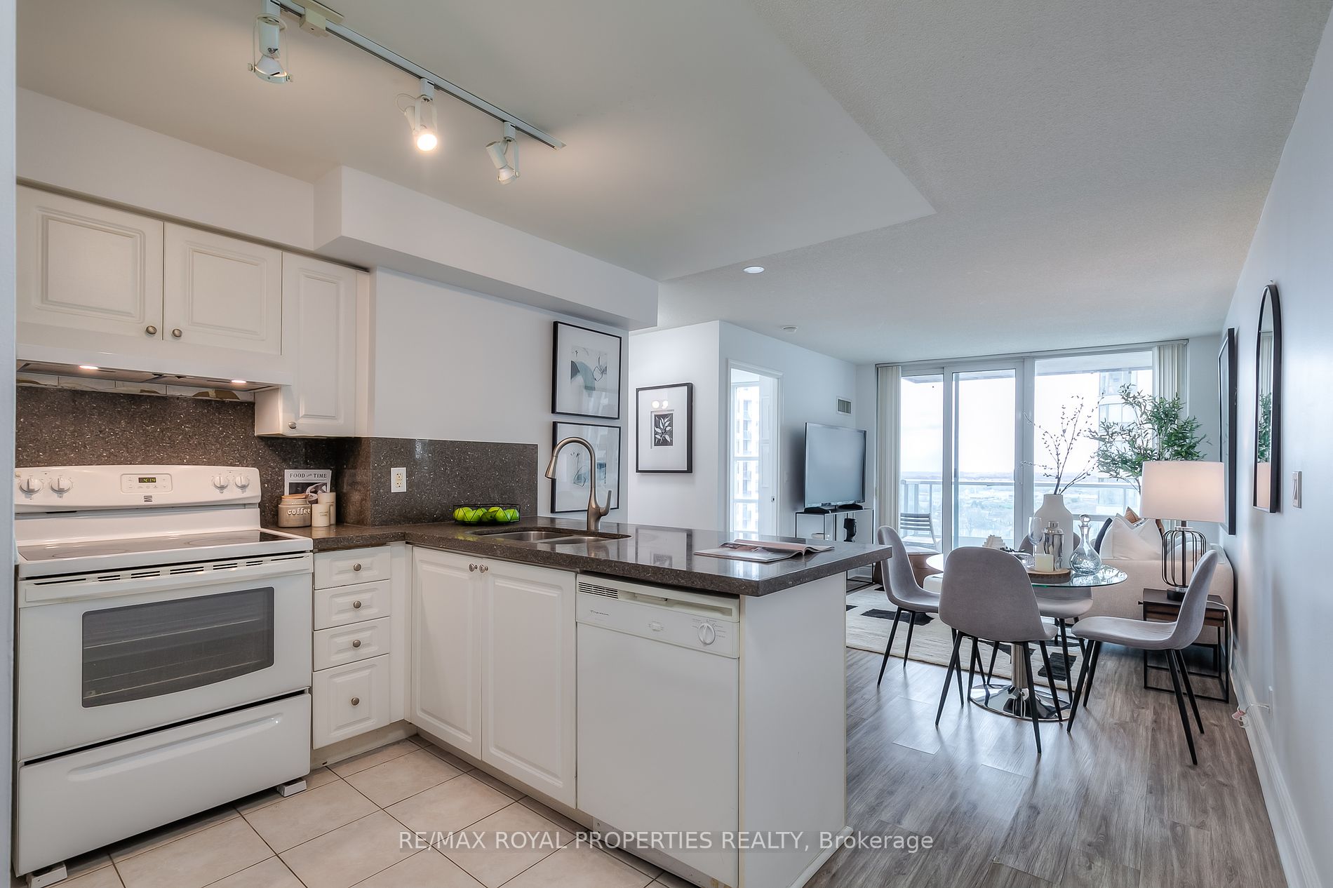 33 Elm Drive W, #1803
