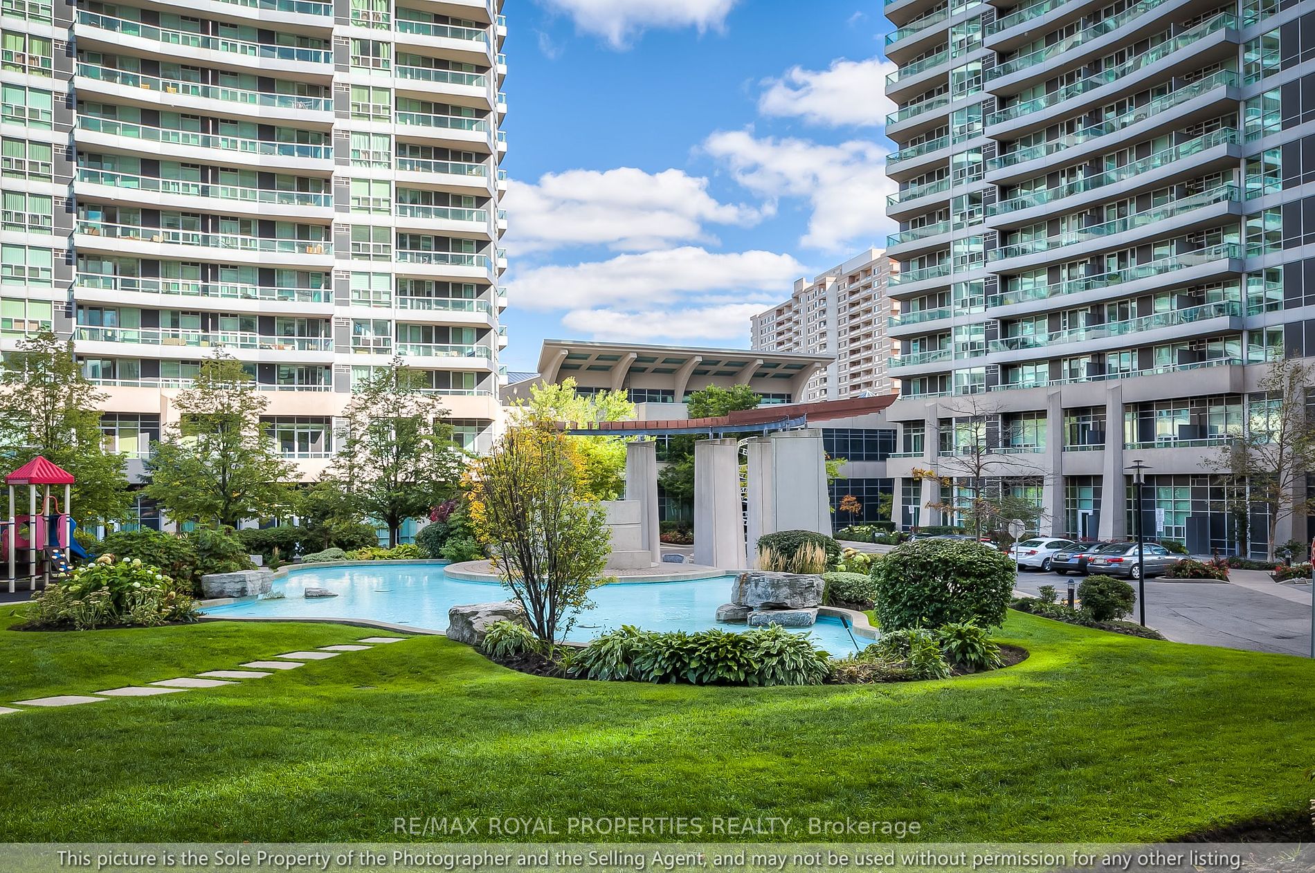 33 Elm Drive W, #1803