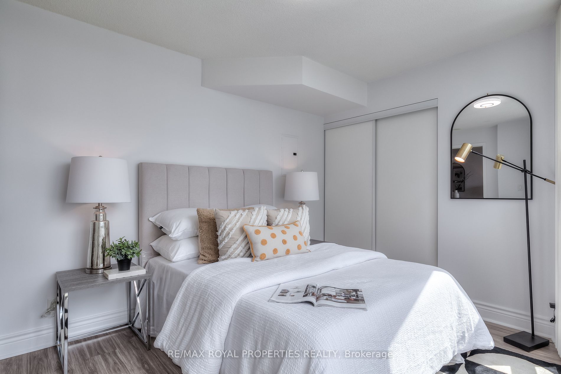 33 Elm Drive W, #1803