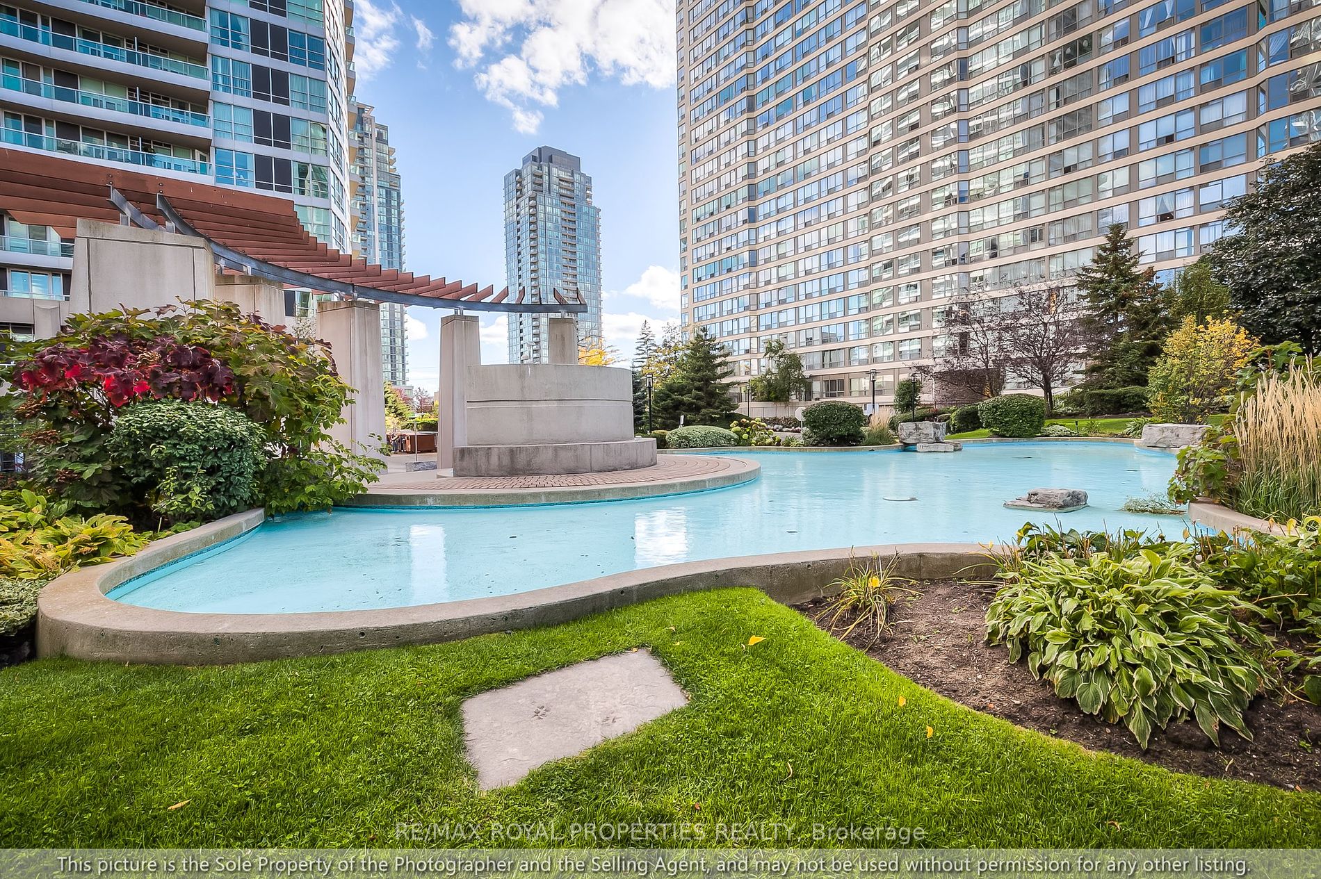 33 Elm Drive W, #1803