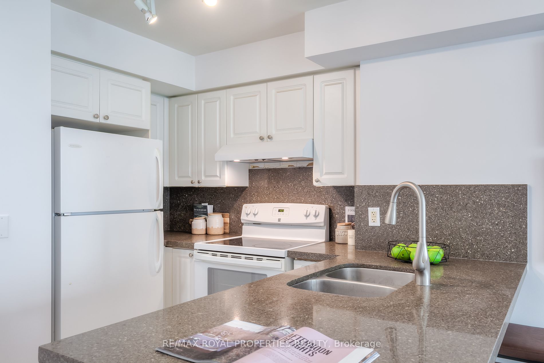 33 Elm Drive W, #1803
