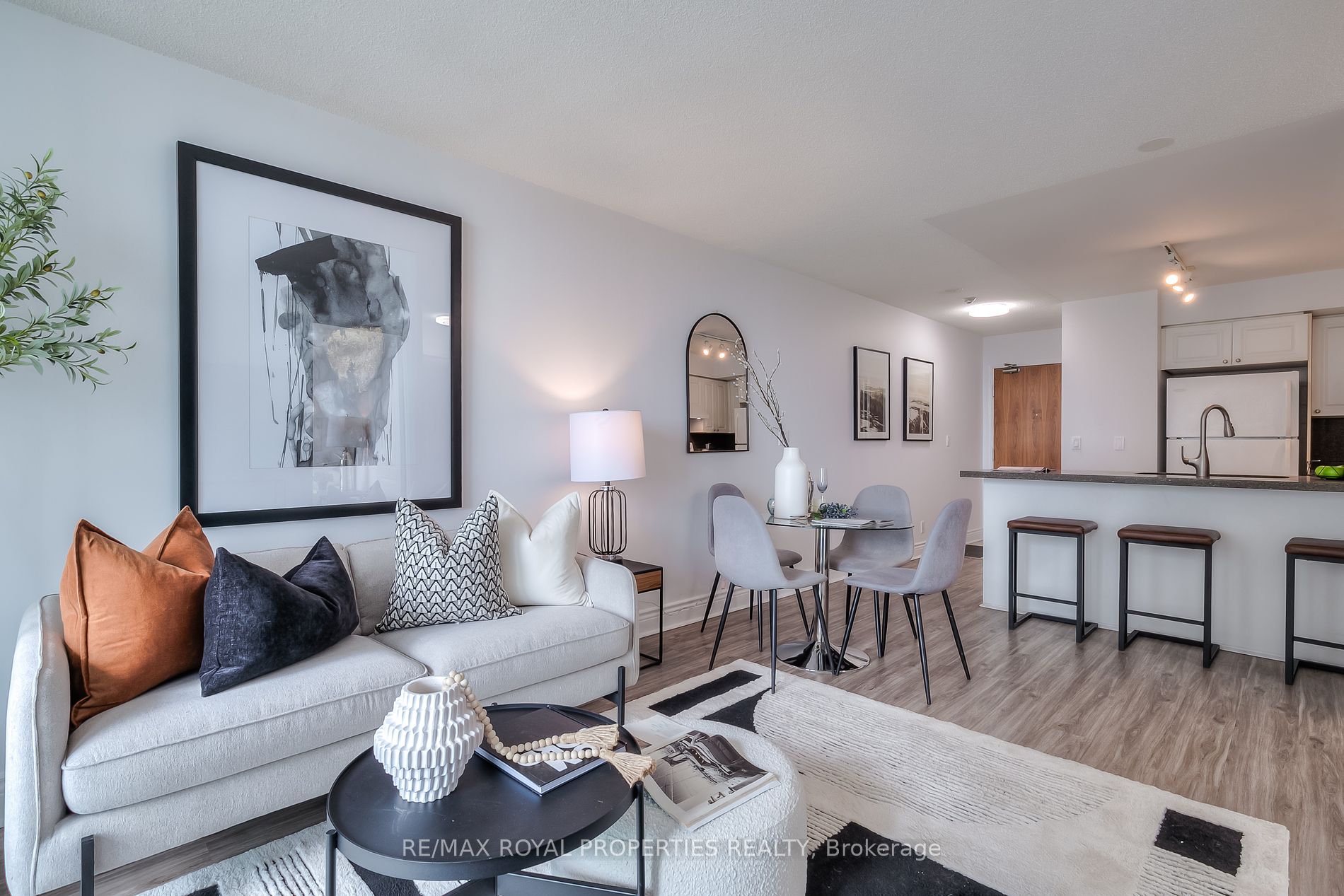 33 Elm Drive W, #1803