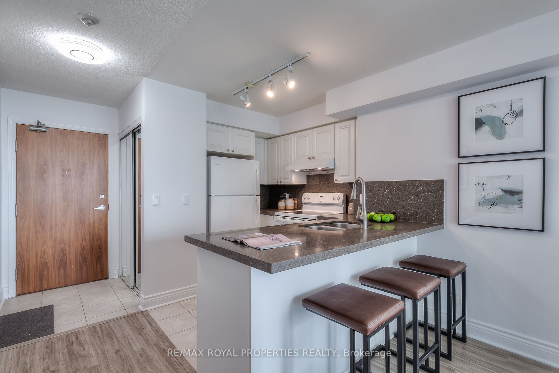 33 Elm Drive W, #1803
