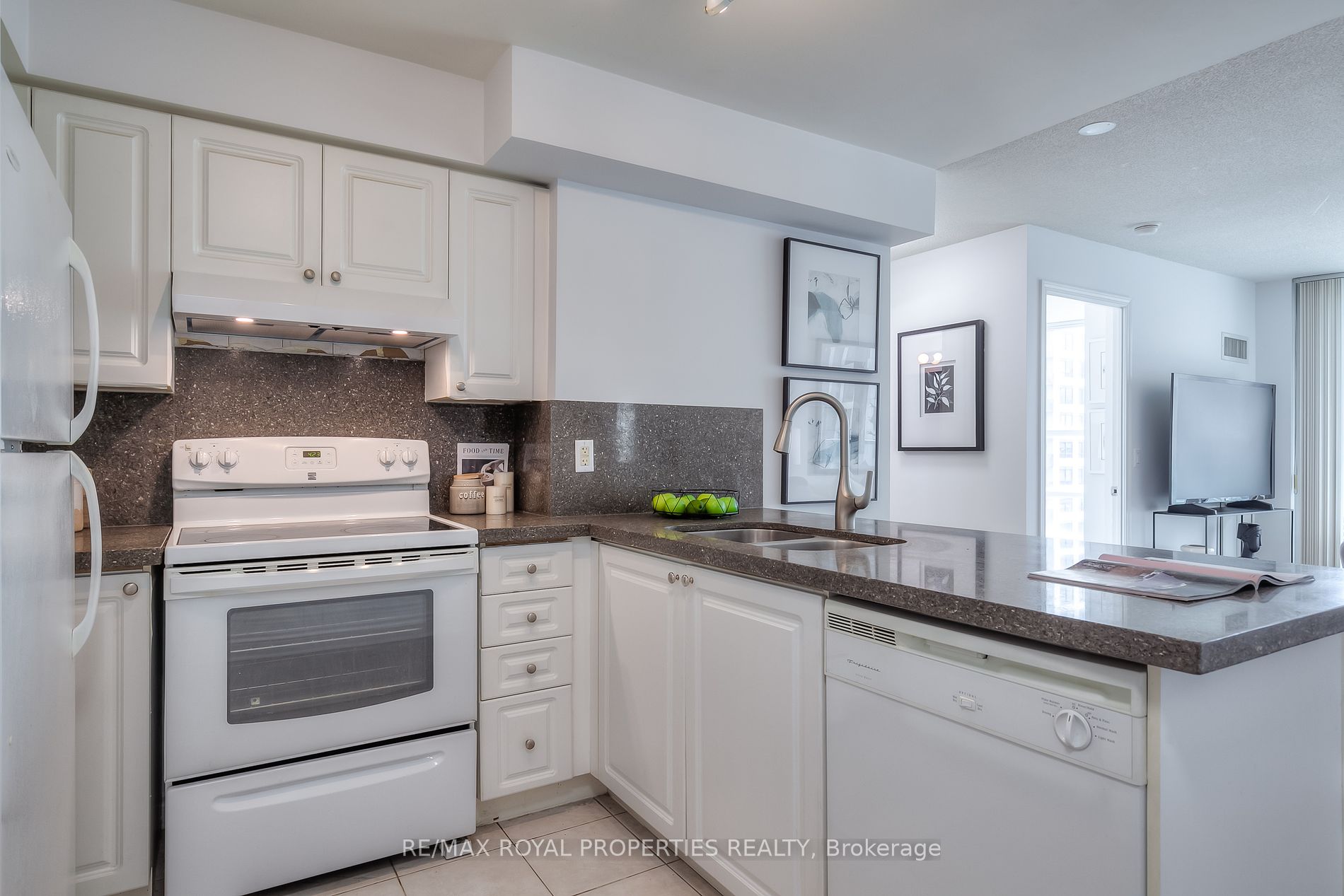 33 Elm Drive W, #1803