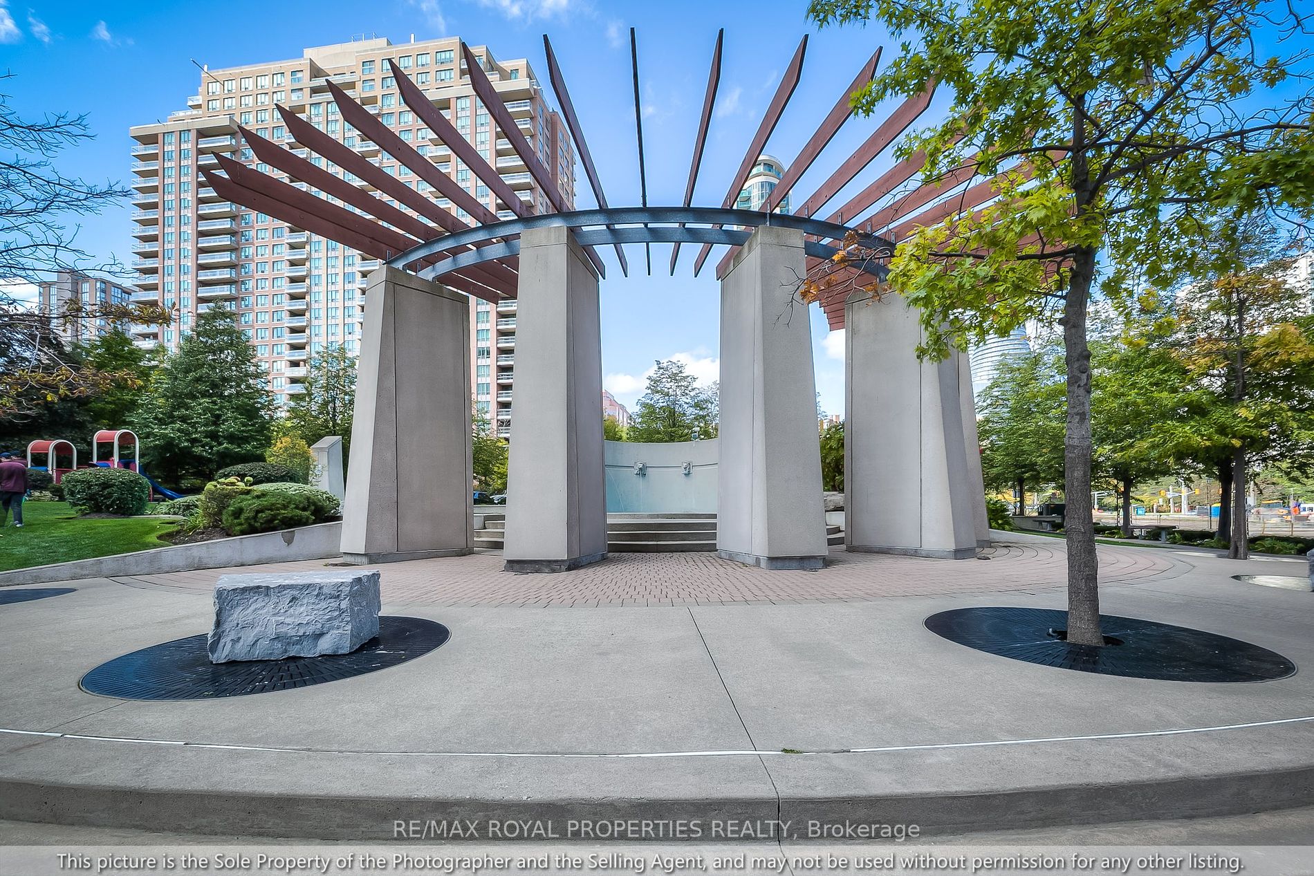 33 Elm Drive W, #1803