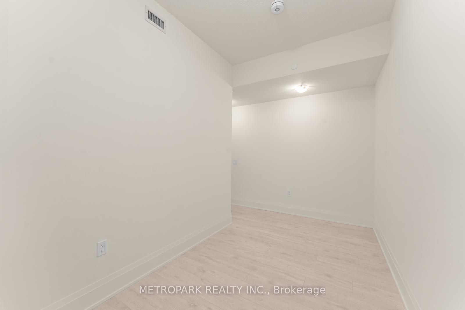 509 Dundas St W, #104
