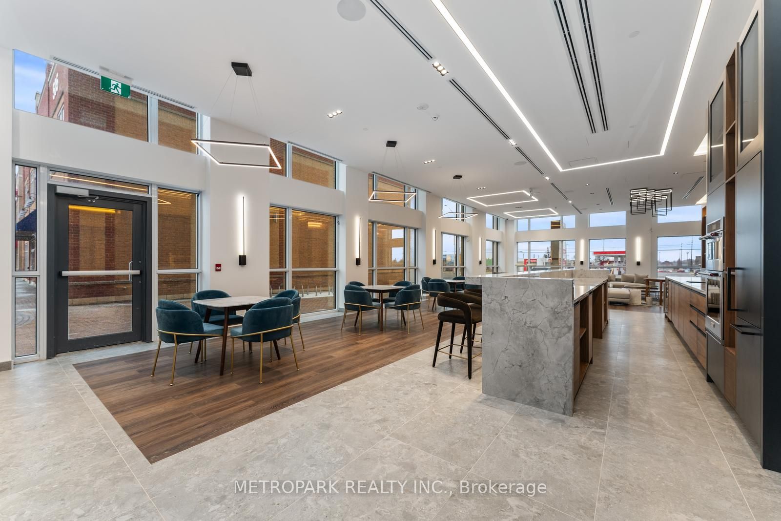 509 Dundas St W, #104