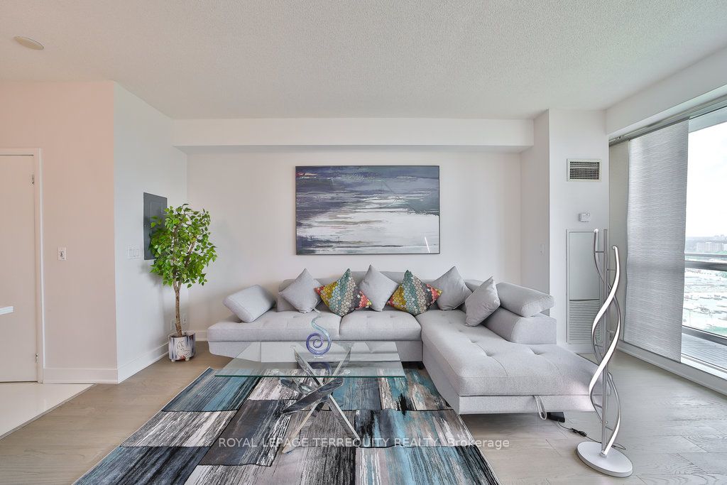 185 Legion Rd N, #Ph06