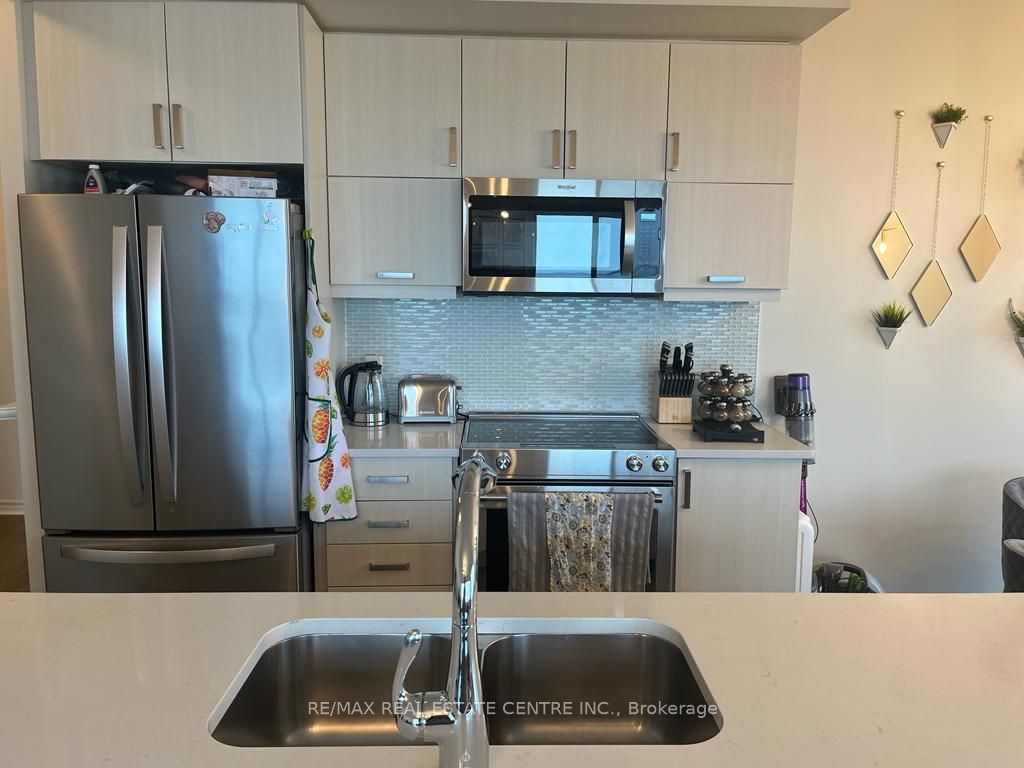 39 Annie Craig Drive #1015
