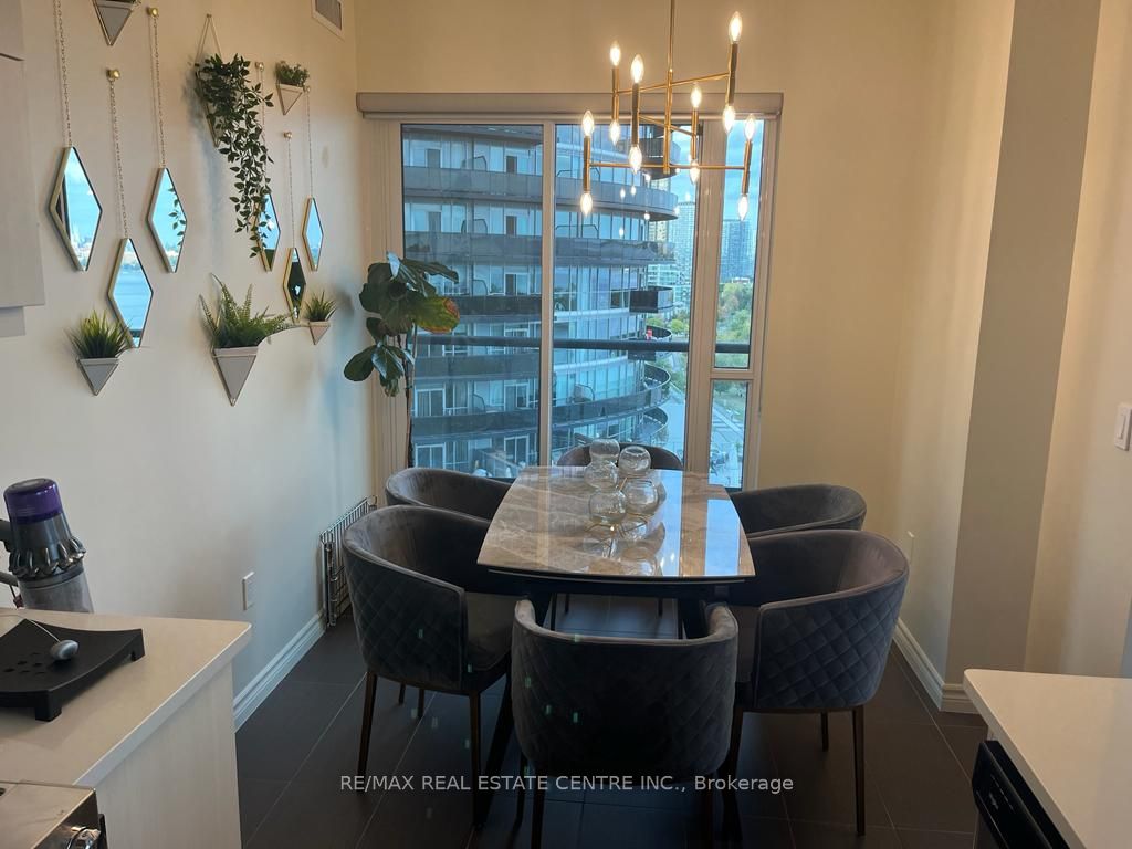 39 Annie Craig Drive #1015