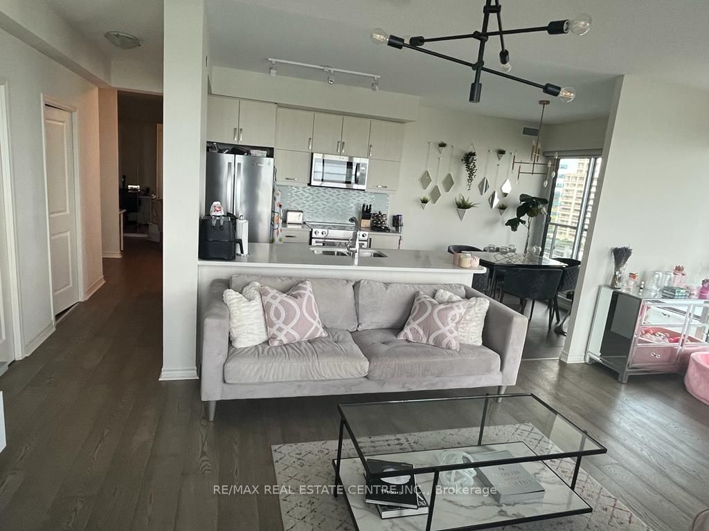39 Annie Craig Drive #1015