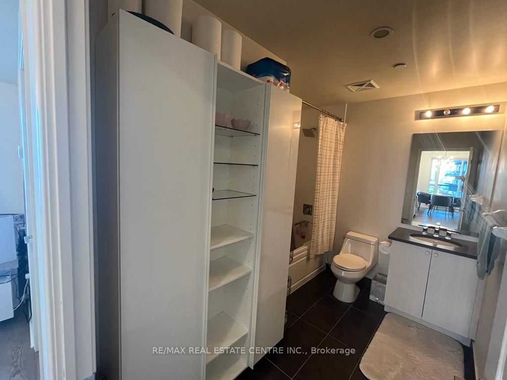 39 Annie Craig Drive #1015