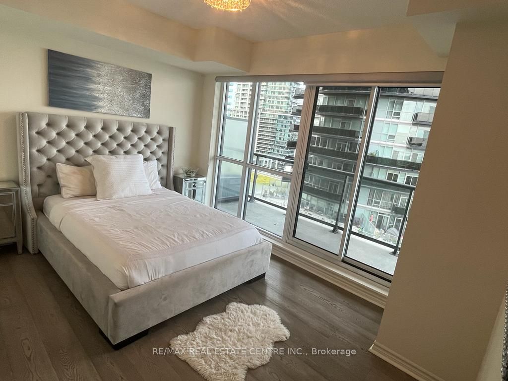39 Annie Craig Drive #1015