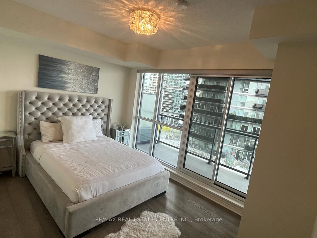 39 Annie Craig Drive #1015