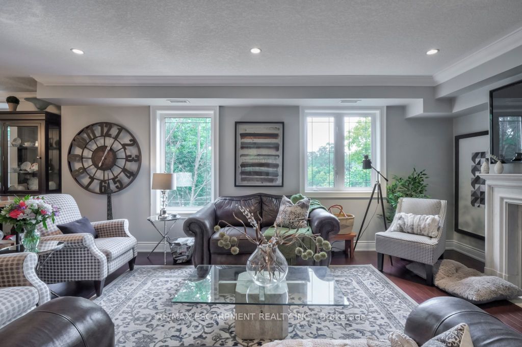 390 Upper Middle Rd E, #306