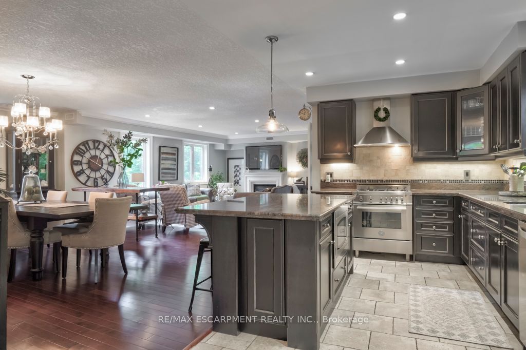 390 Upper Middle Rd E, #306