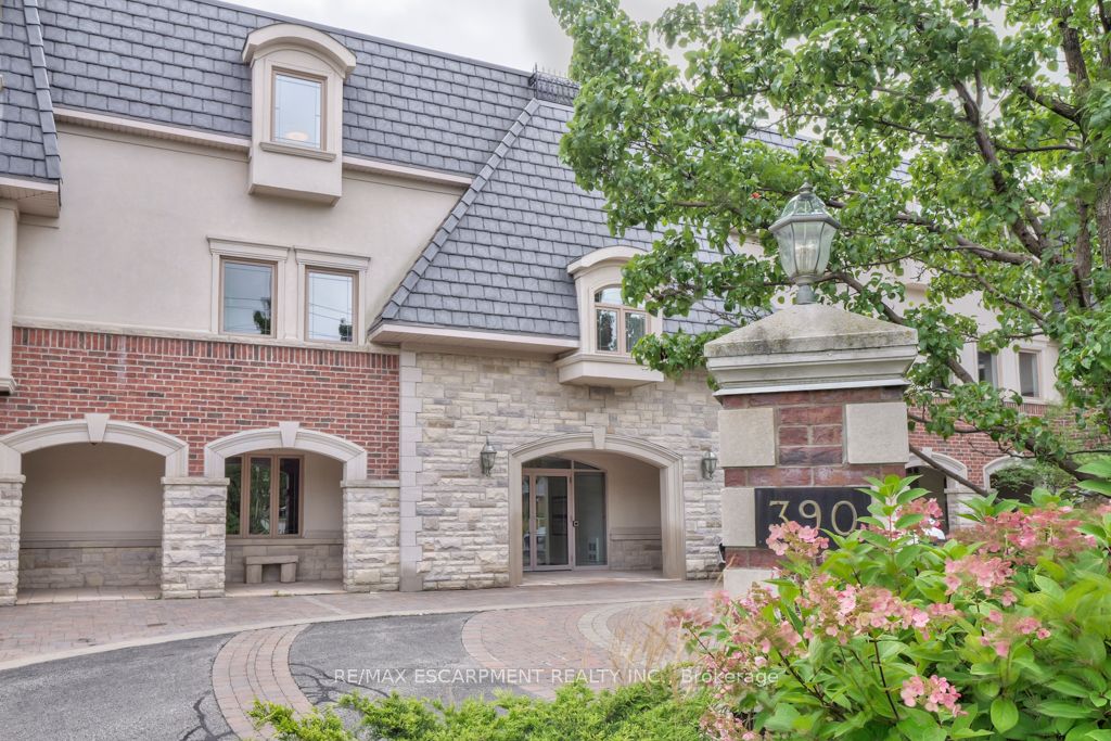 390 Upper Middle Rd E, #306