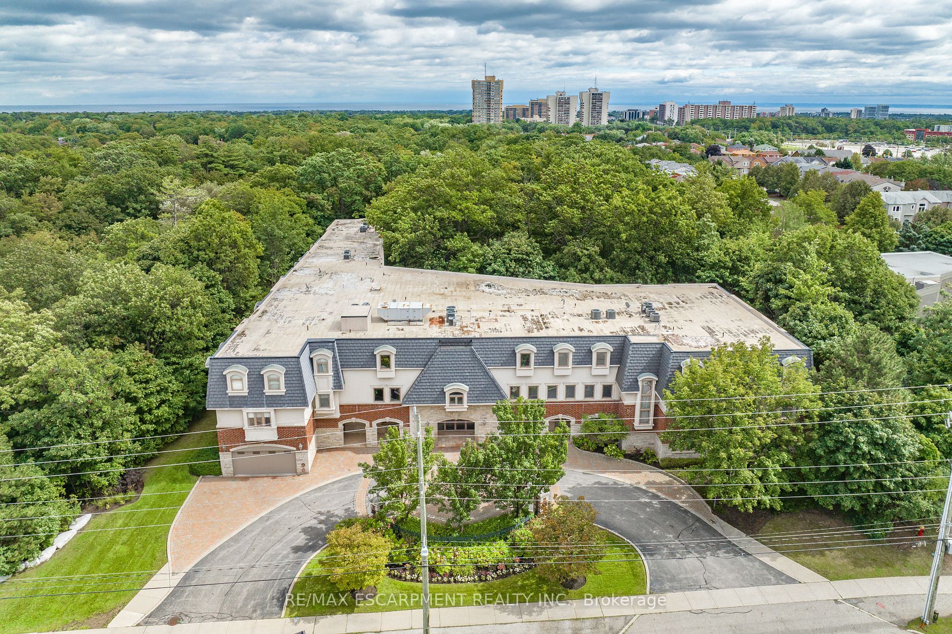 390 Upper Middle Rd E, #306