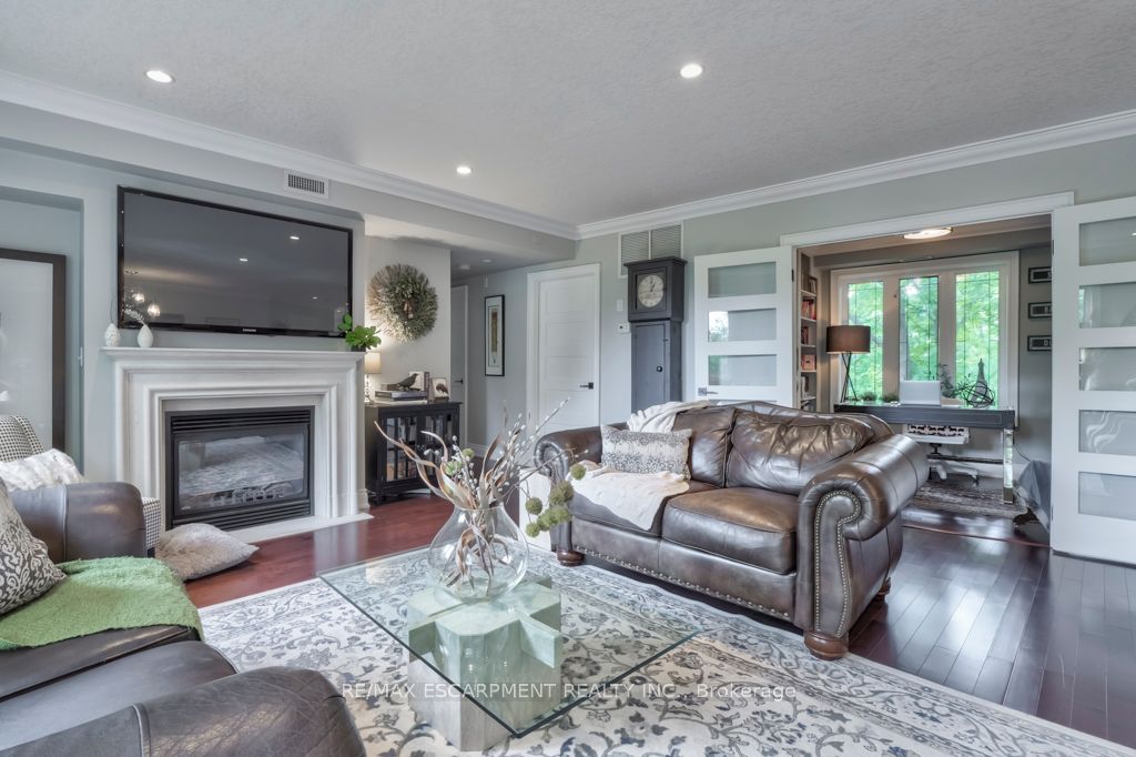 390 Upper Middle Rd E, #306