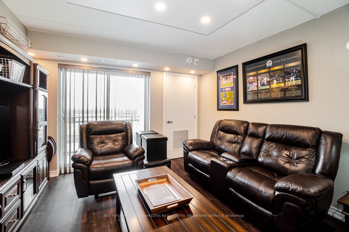 716 Main Street E, #907