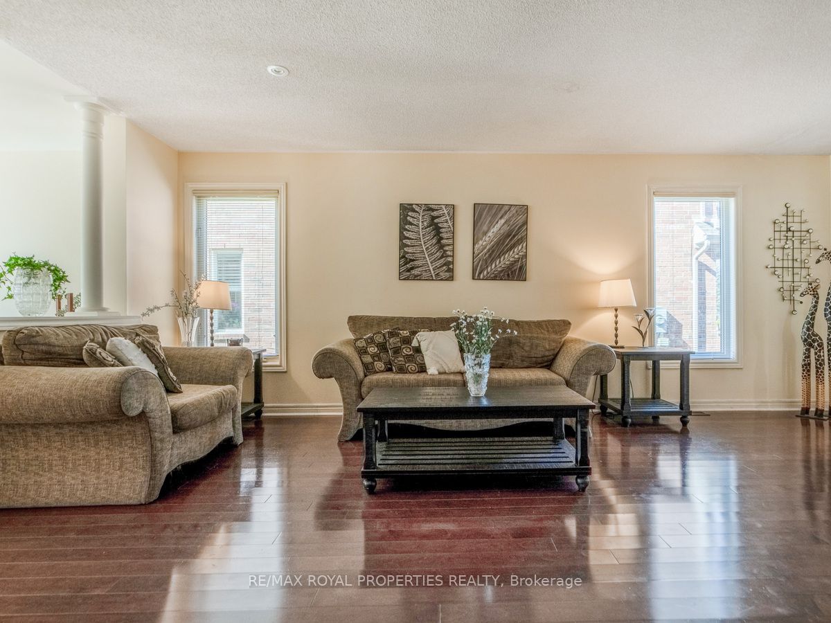 1492 Warbler Rd