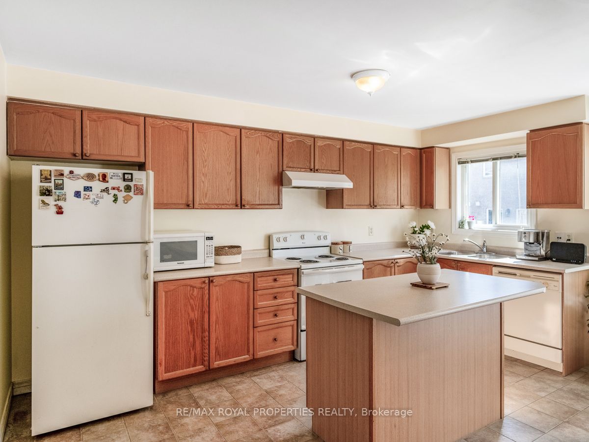1492 Warbler Rd