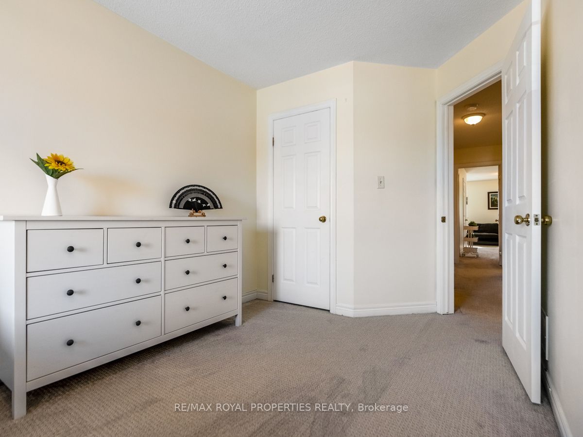 1492 Warbler Rd