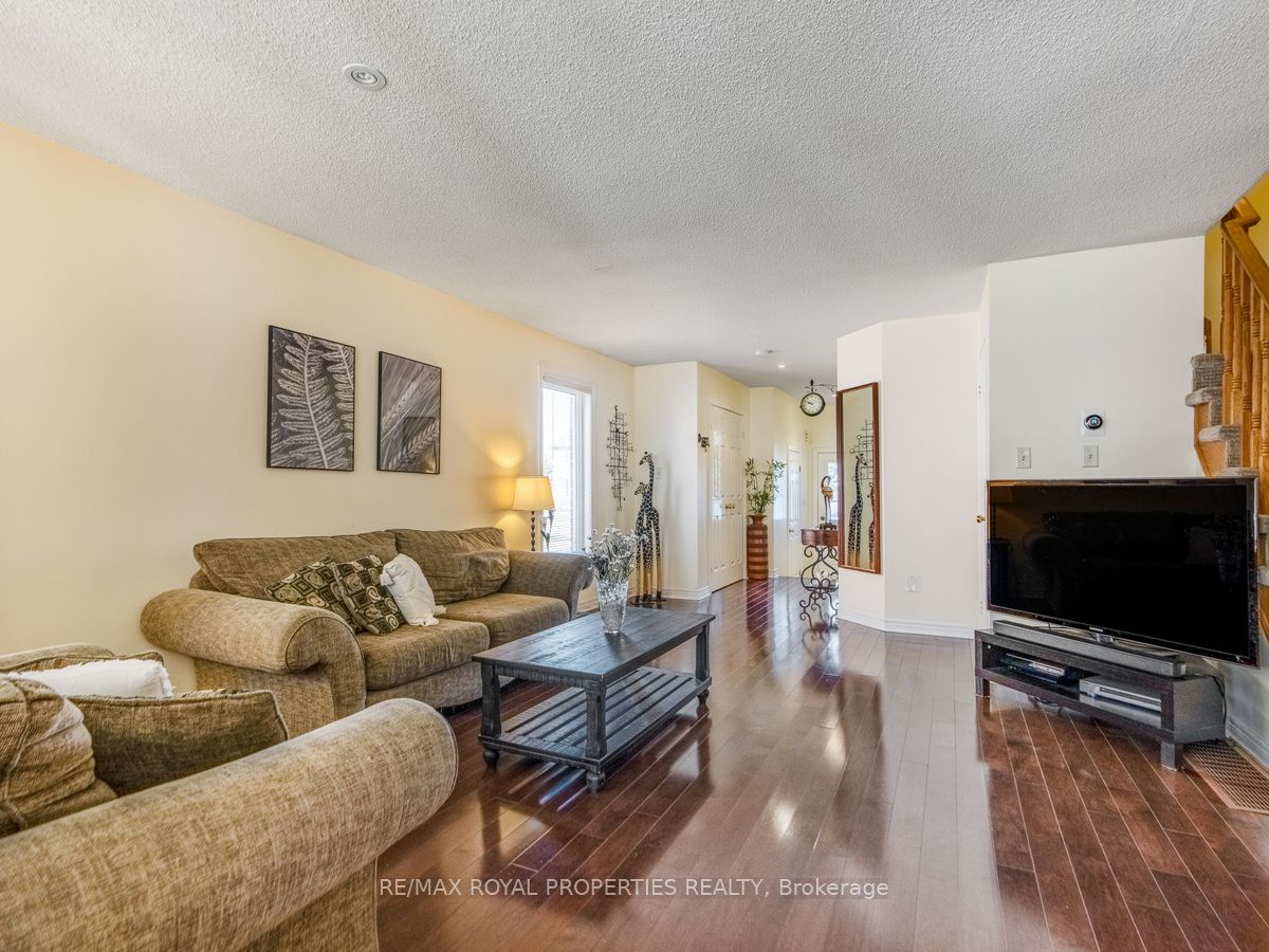 1492 Warbler Rd