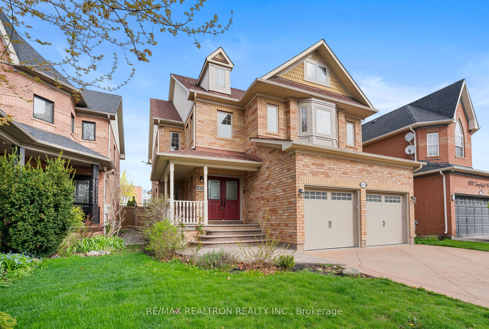 1093 Lamplight Way