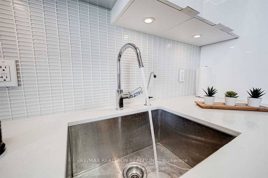 33 Shore Breeze Dr, #2501