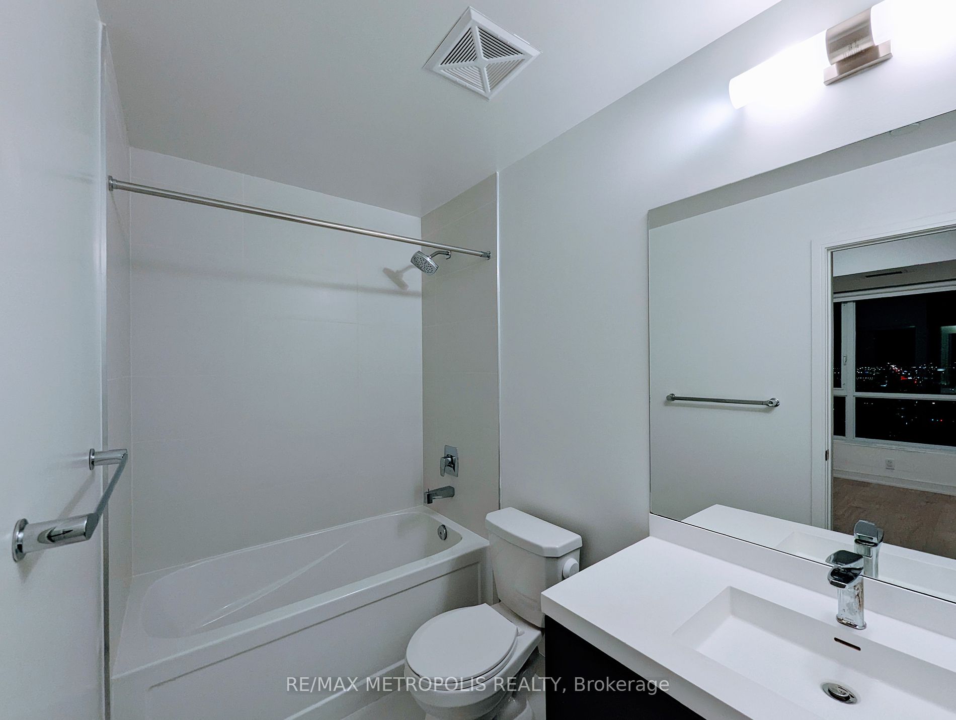 8 Nahani Way #3403