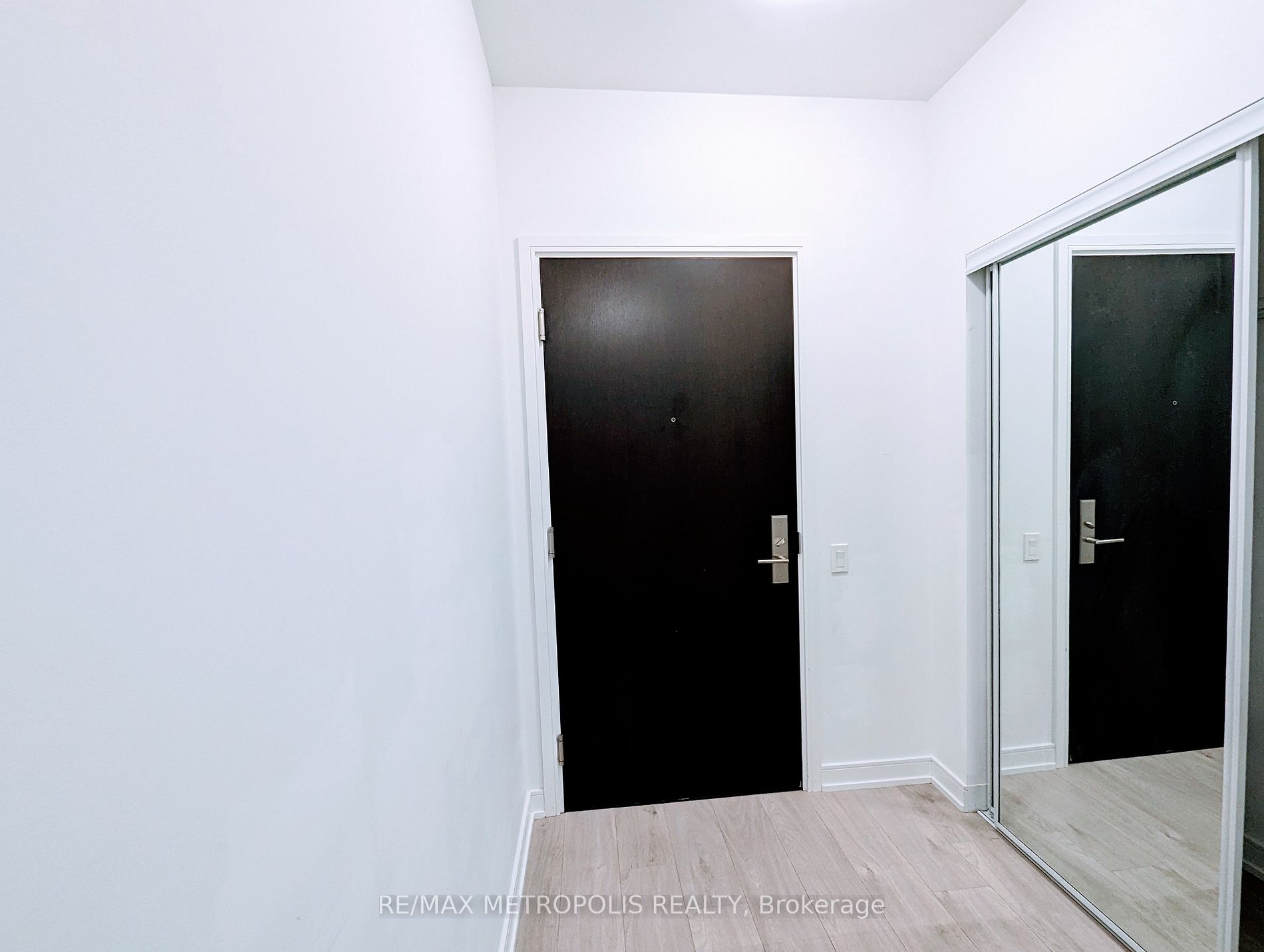 8 Nahani Way #3403