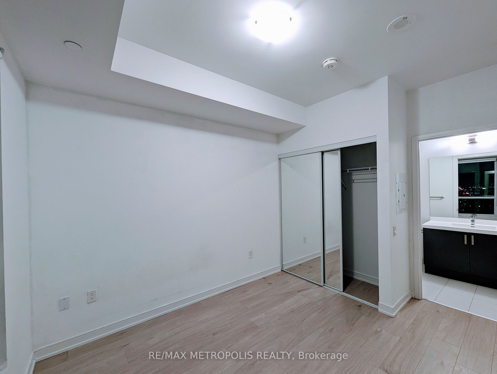 8 Nahani Way #3403