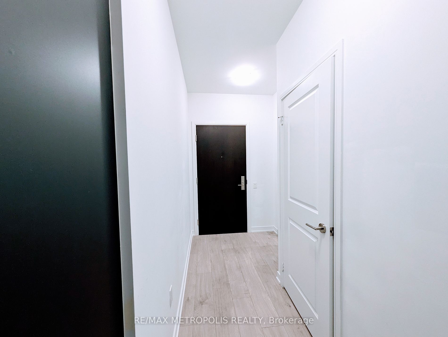 8 Nahani Way #3403