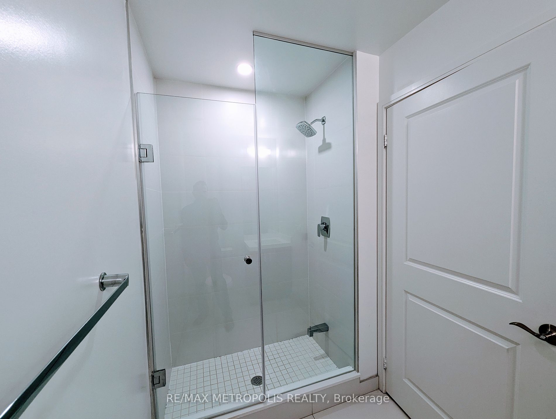 8 Nahani Way #3403
