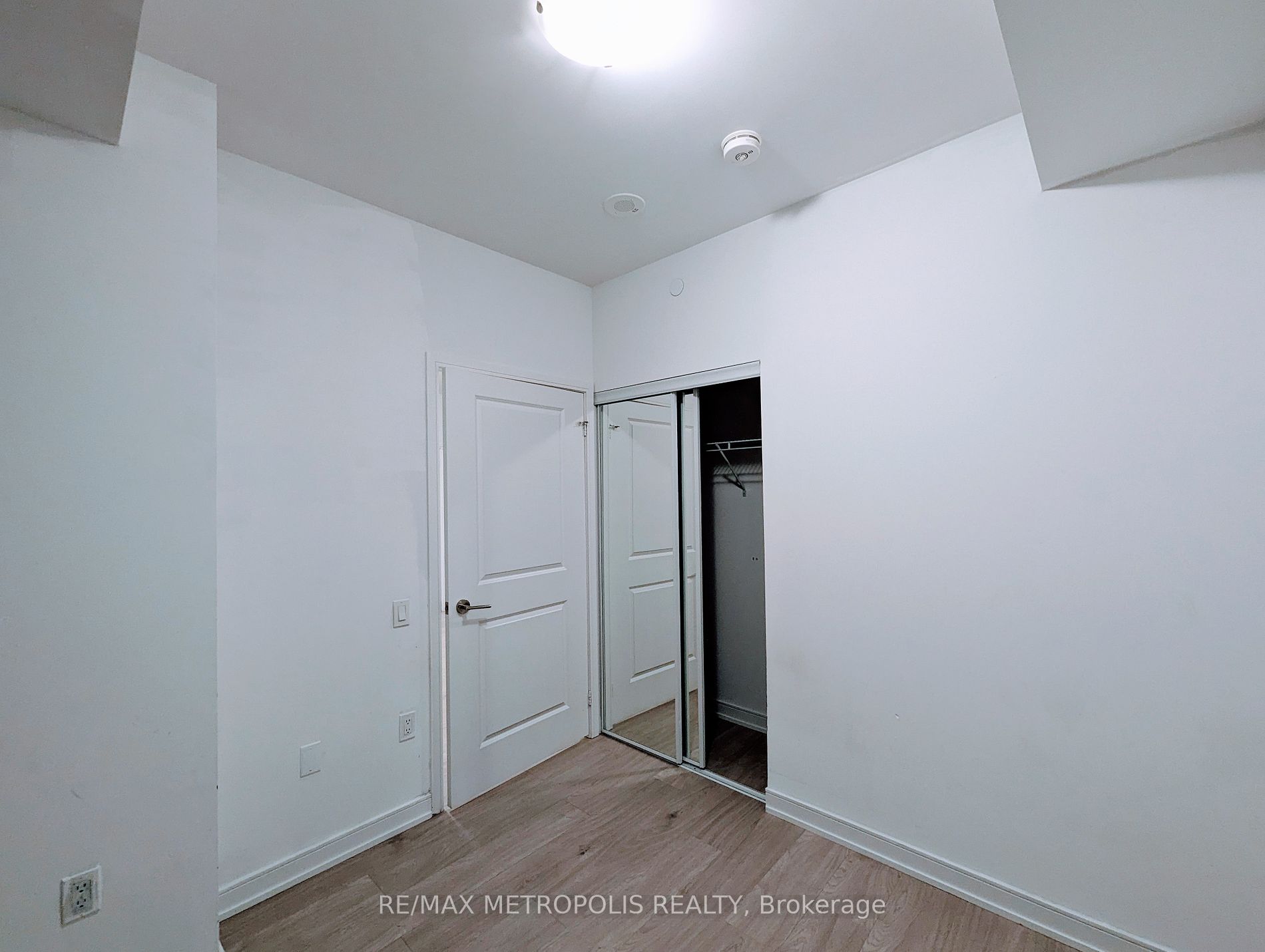 8 Nahani Way #3403
