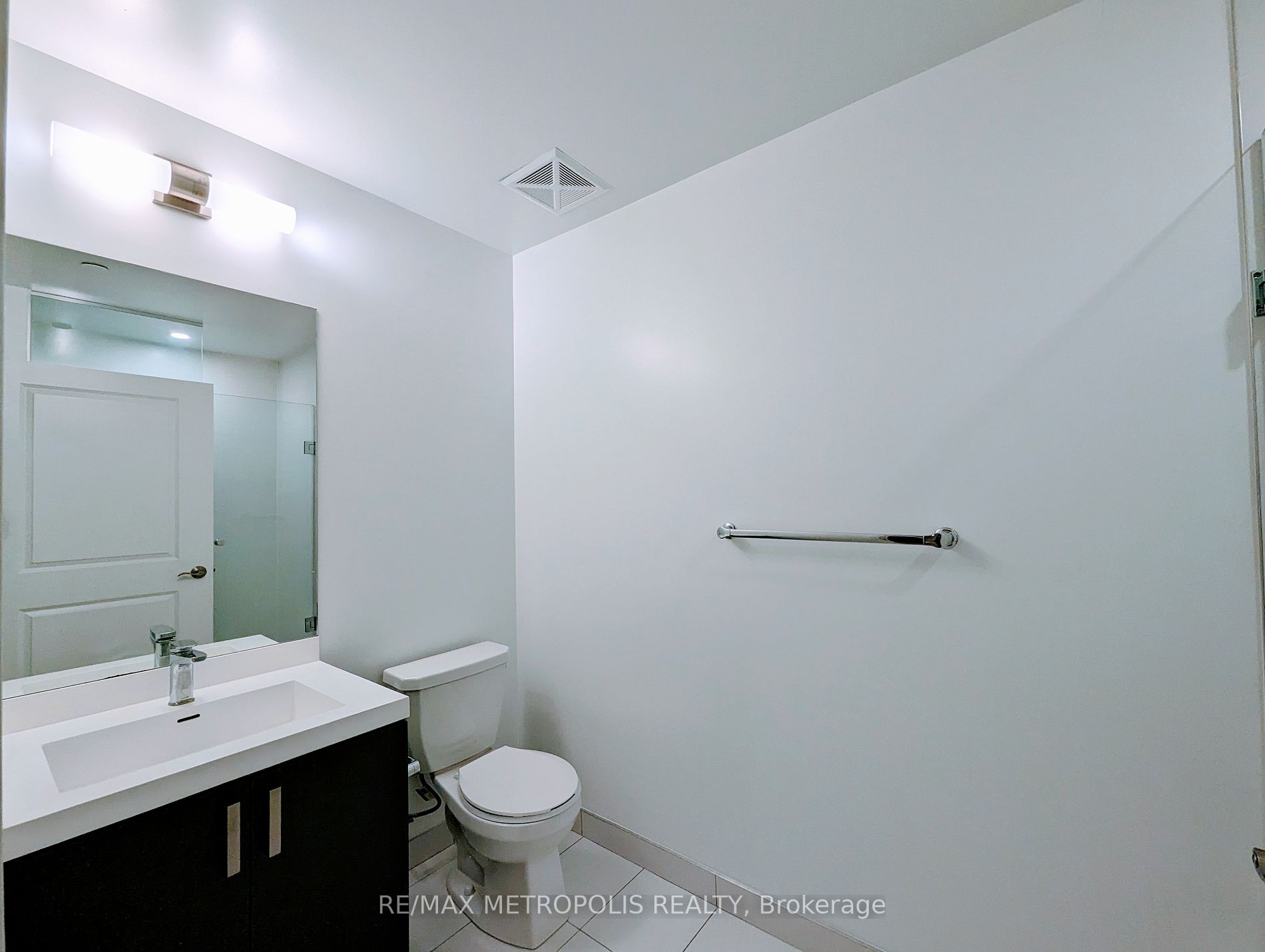 8 Nahani Way #3403