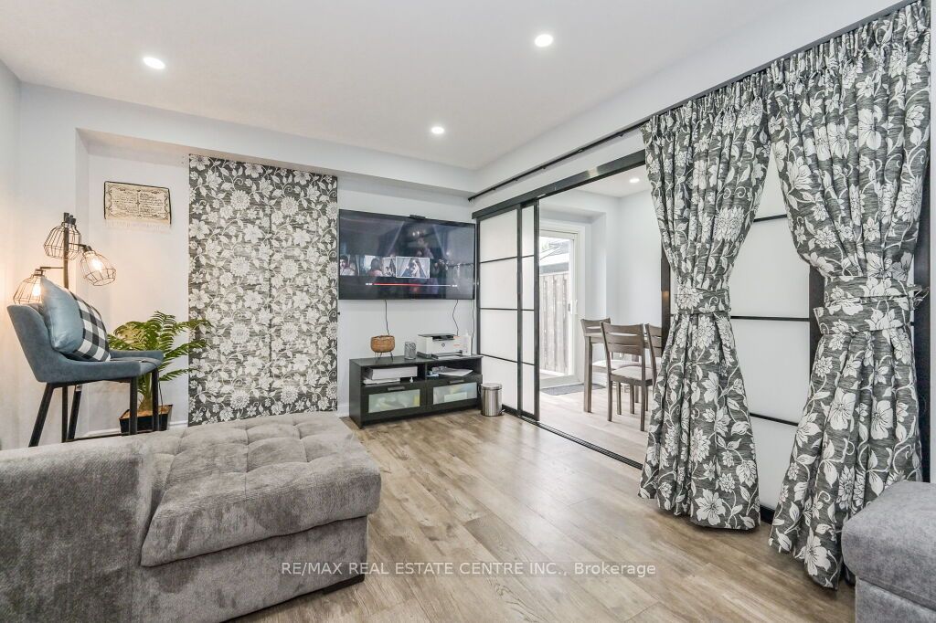 28 Dawson Road