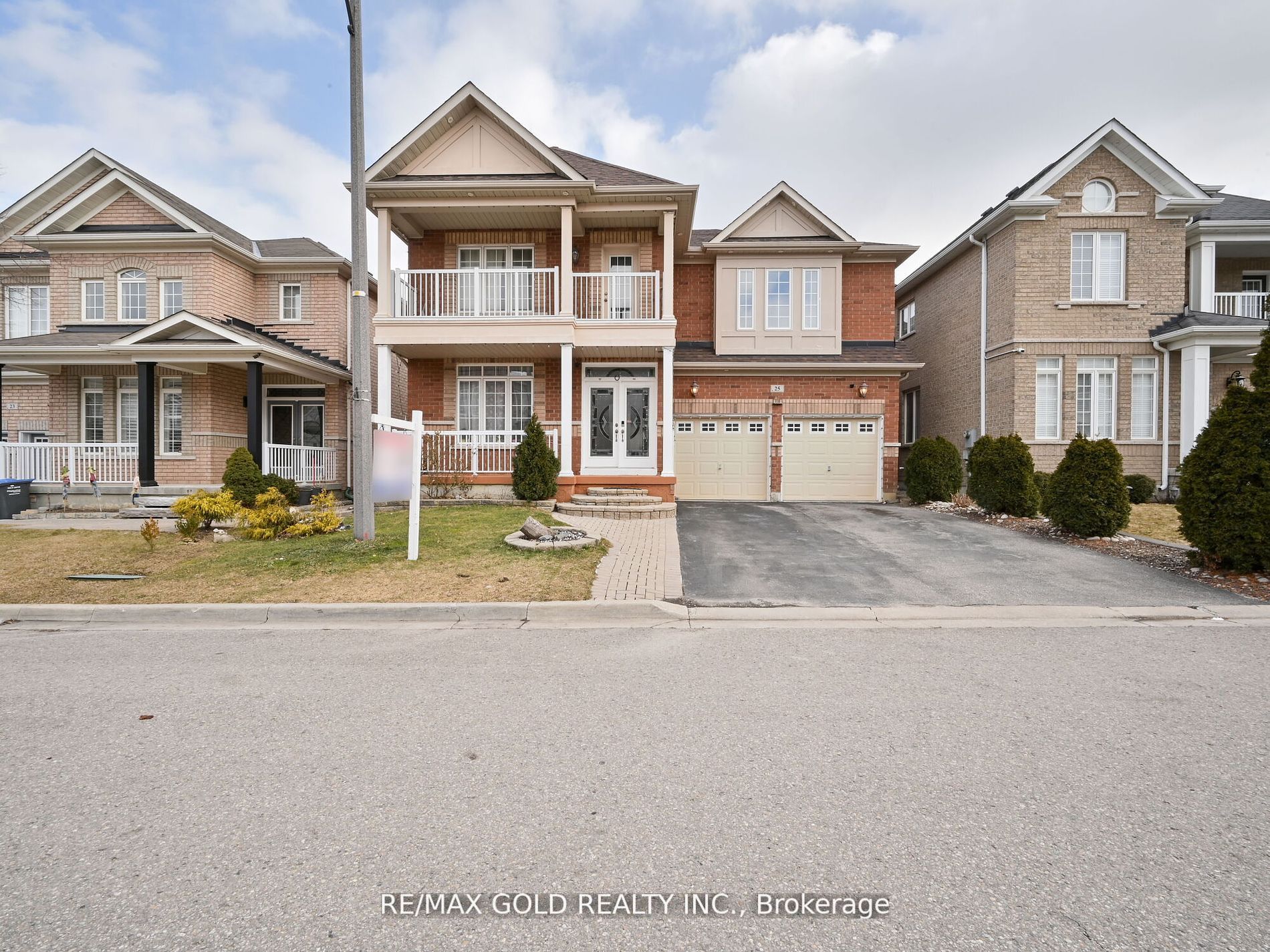 25 Maverick Cres