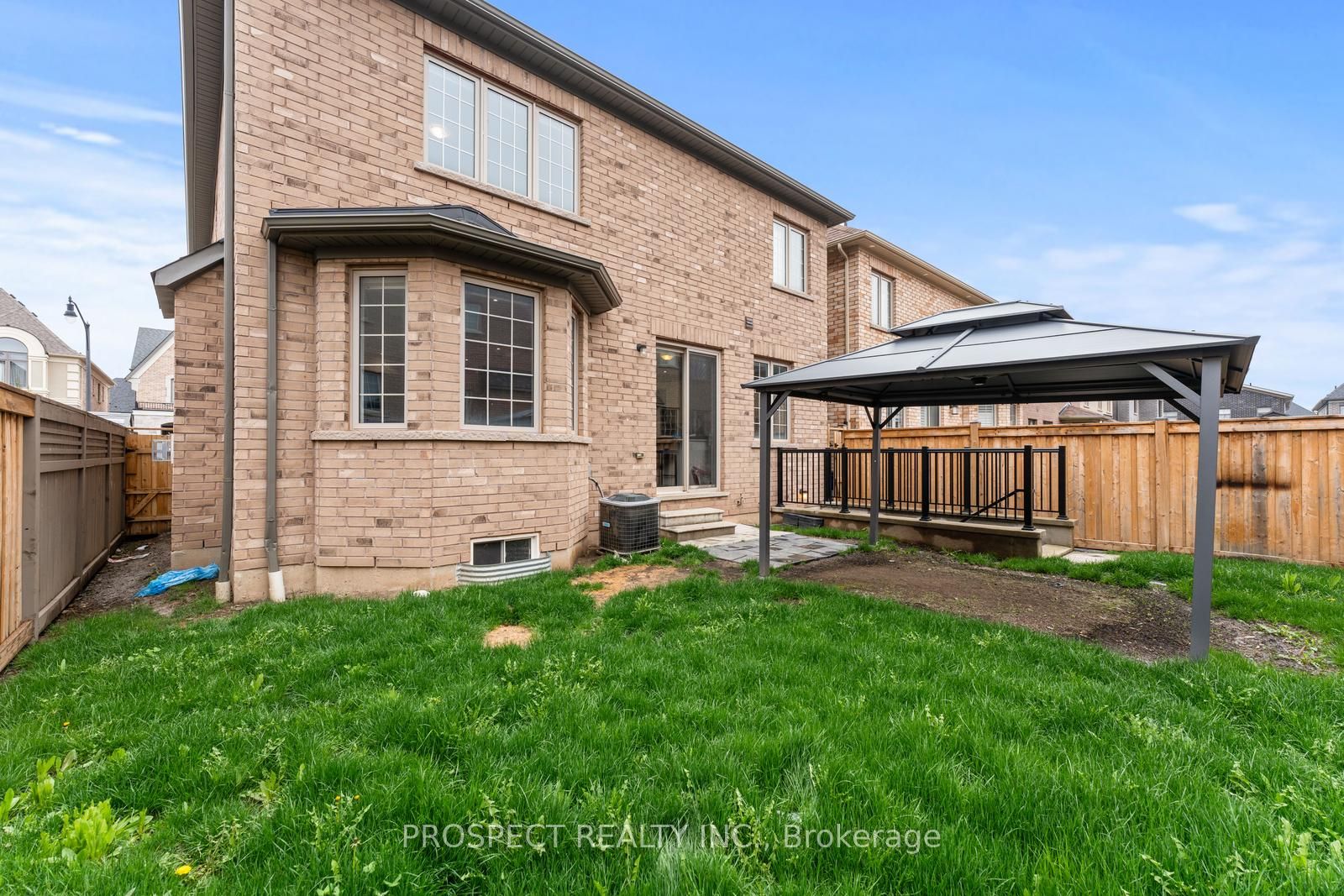 15 Lyle Way