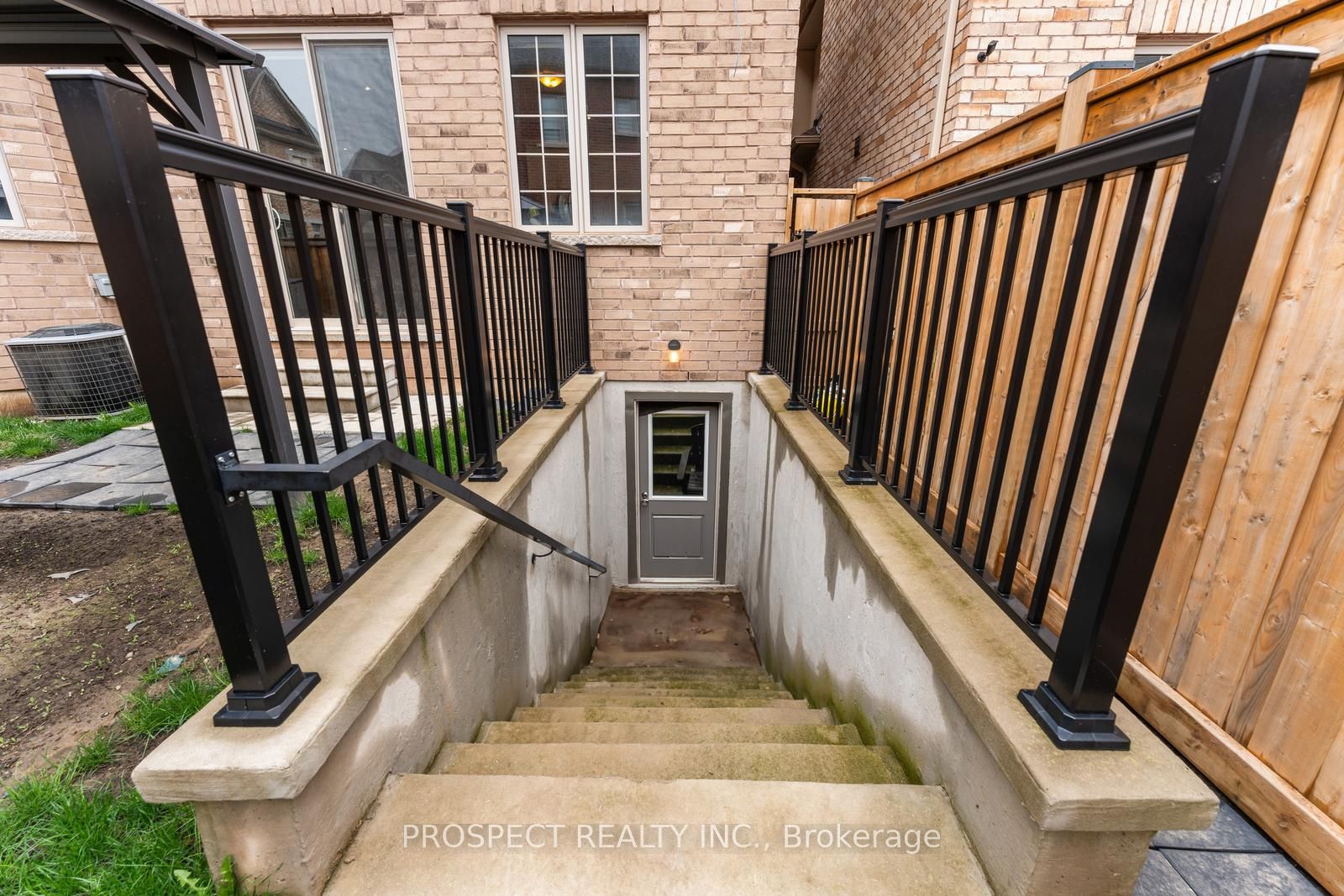 15 Lyle Way