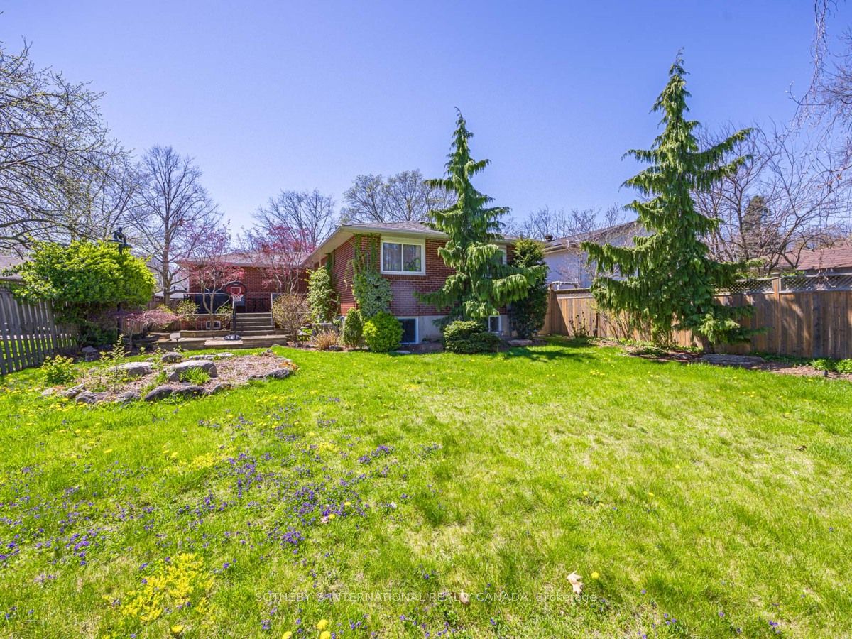 942 Fletcher Valley Cres