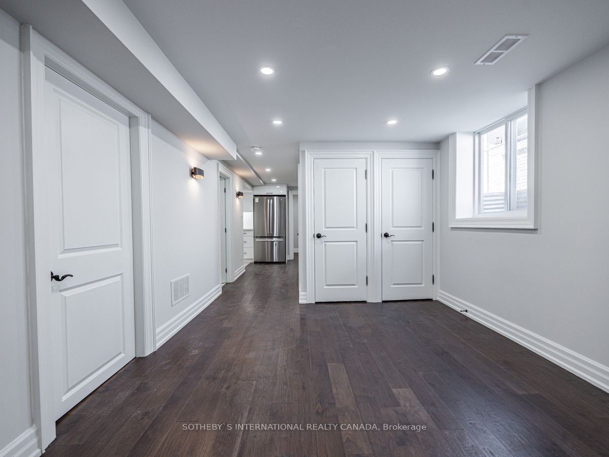 942 Fletcher Valley Cres