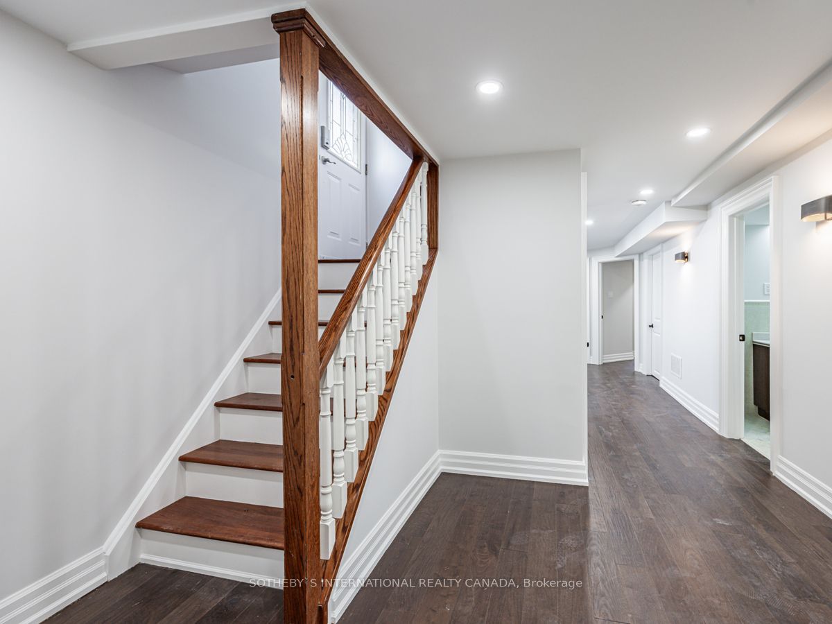 942 Fletcher Valley Cres