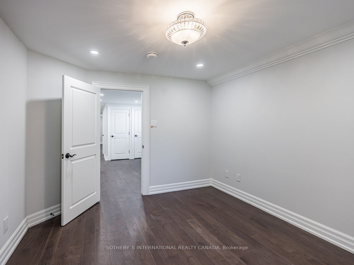 942 Fletcher Valley Cres